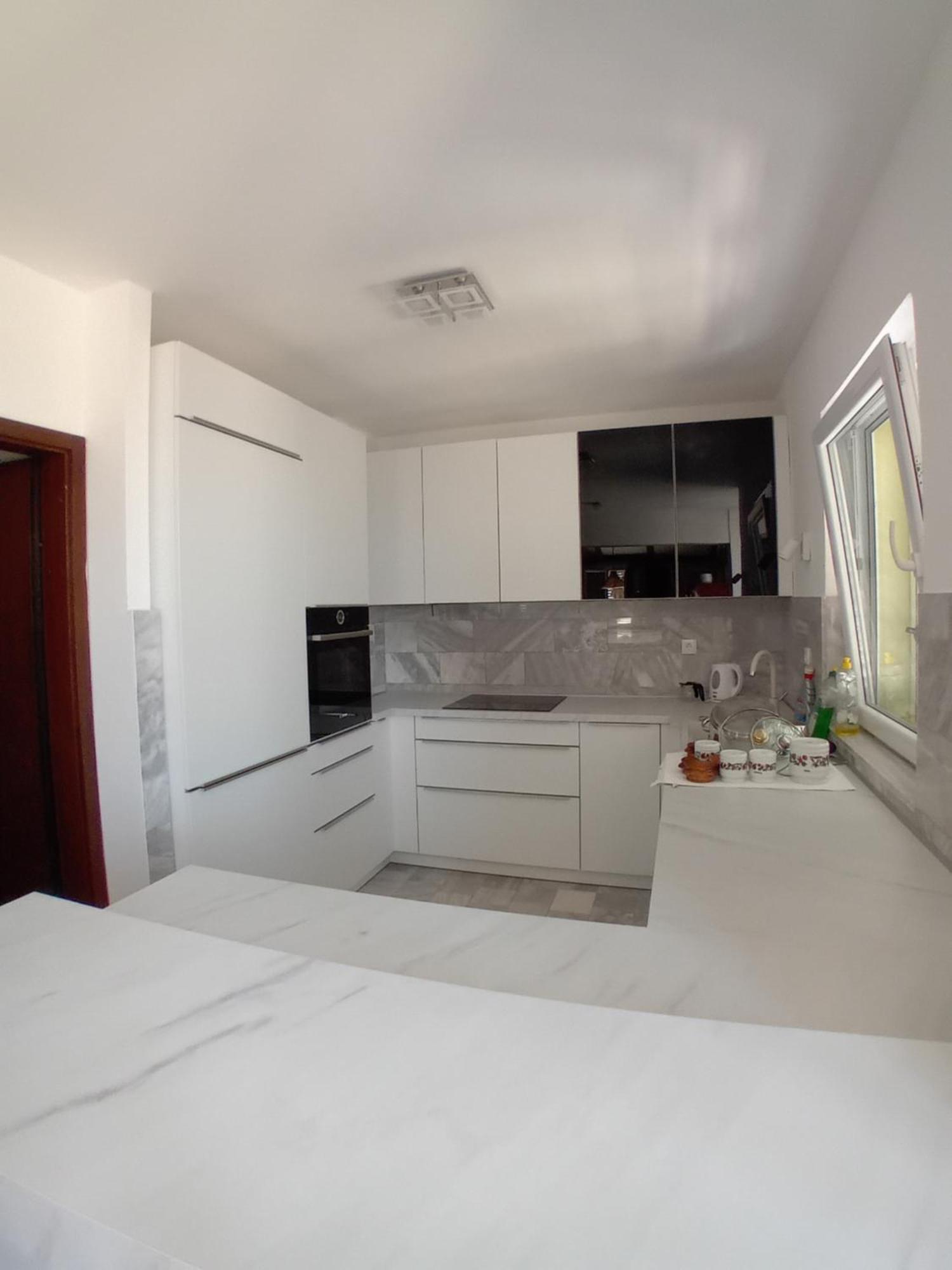 Sea View Family Apartment Baska Voda Luaran gambar